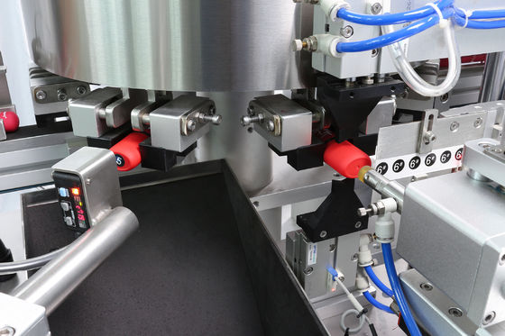 2Kw 220VAC PLC制御のリップスティックラベル付け機械 60~90枚/分